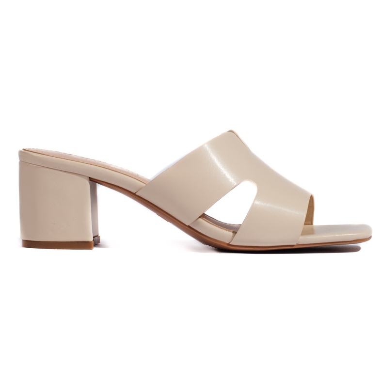 Naisten beigenväriset korkeakorkoiset varvastossut