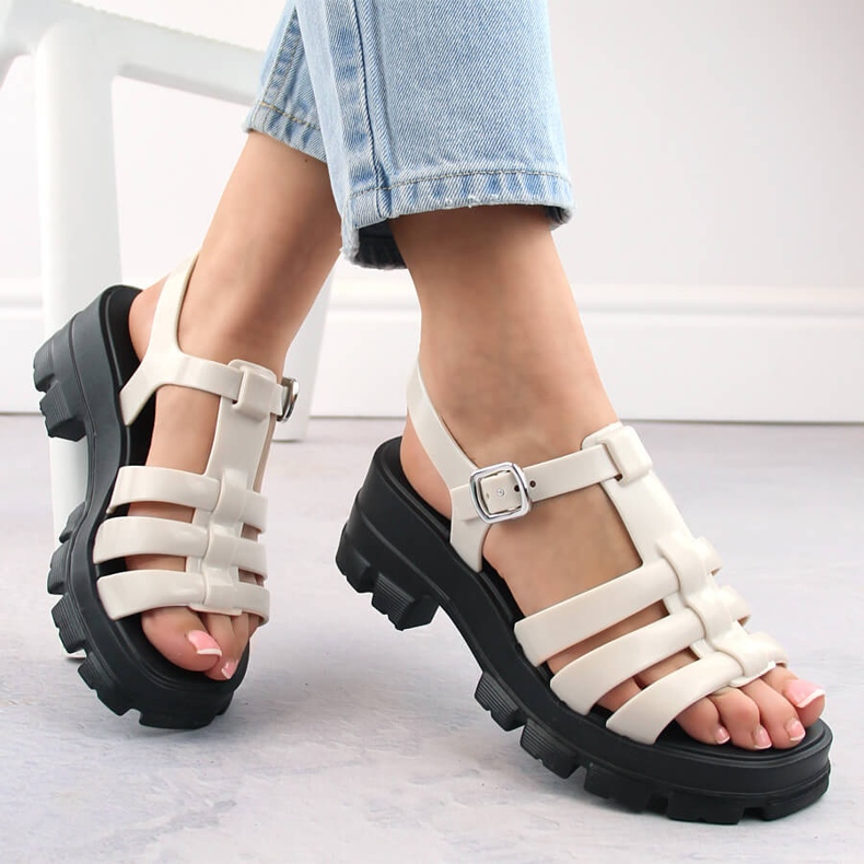 Mukavat naisten tuoksuiset kumisandaalit Zaxy NN285040 beige