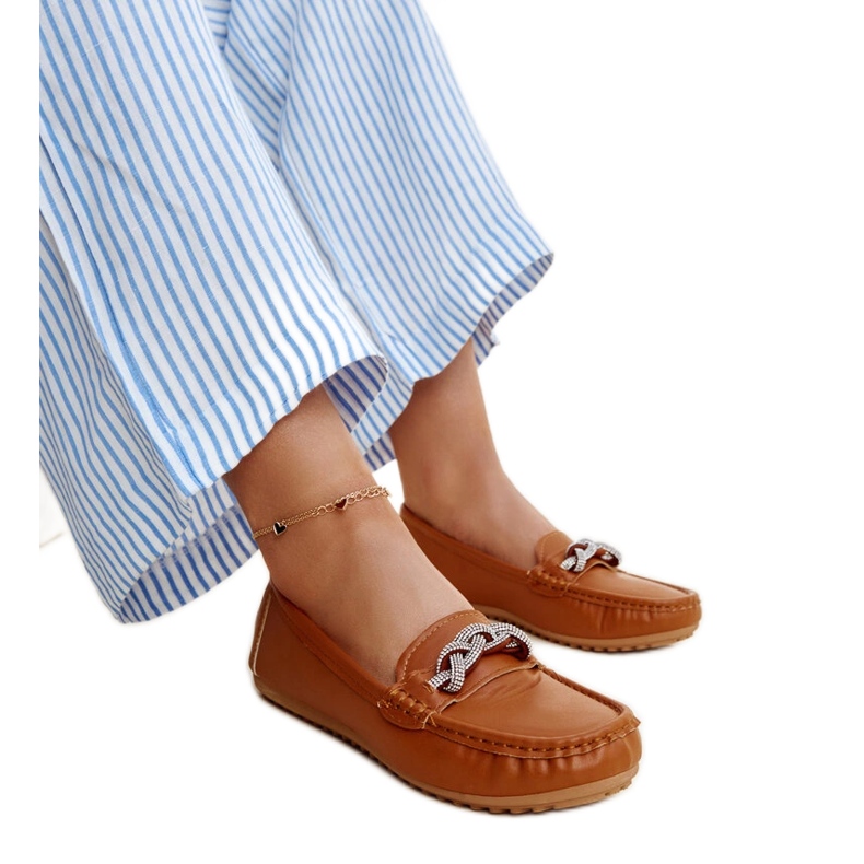 Ruskeat mokasiinit koristeltu Adiba strassilla