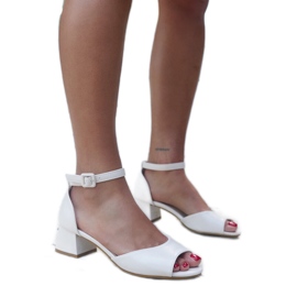 Korkokengät sandaalit, joissa Sirin-nahkainen sisäosa beige