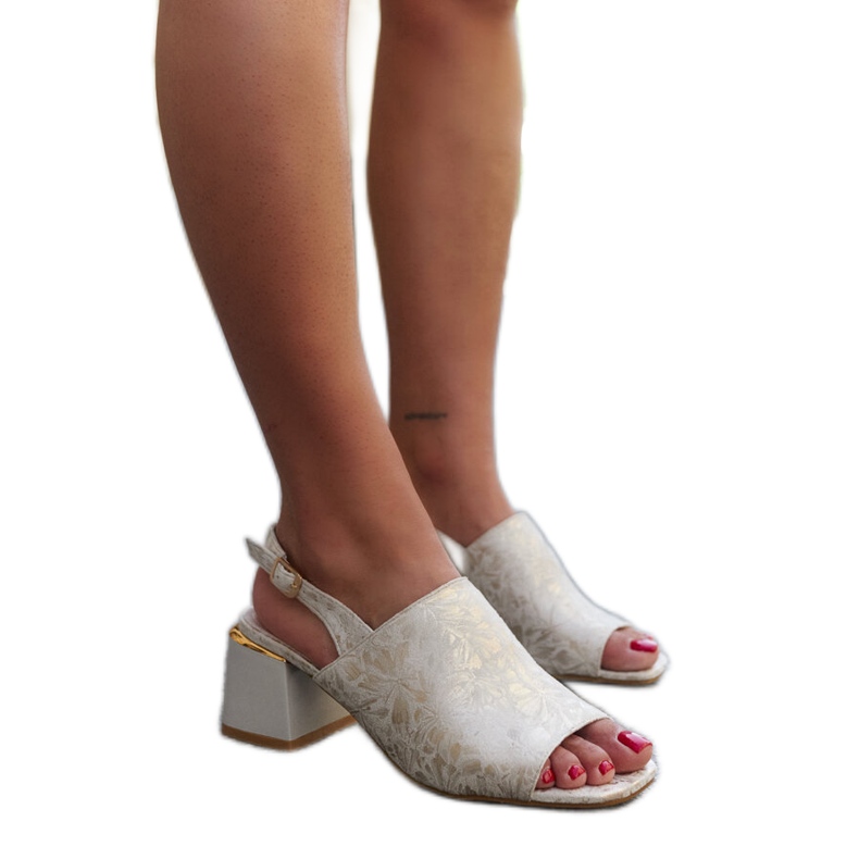 Block-sandaalit, joissa Nuna-nahkainen sisäosa beige