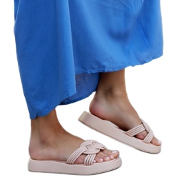 Ferrein beigenväriset kumitossut