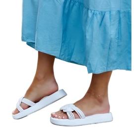 Ferrei valkoiset varvastossut valkoinen