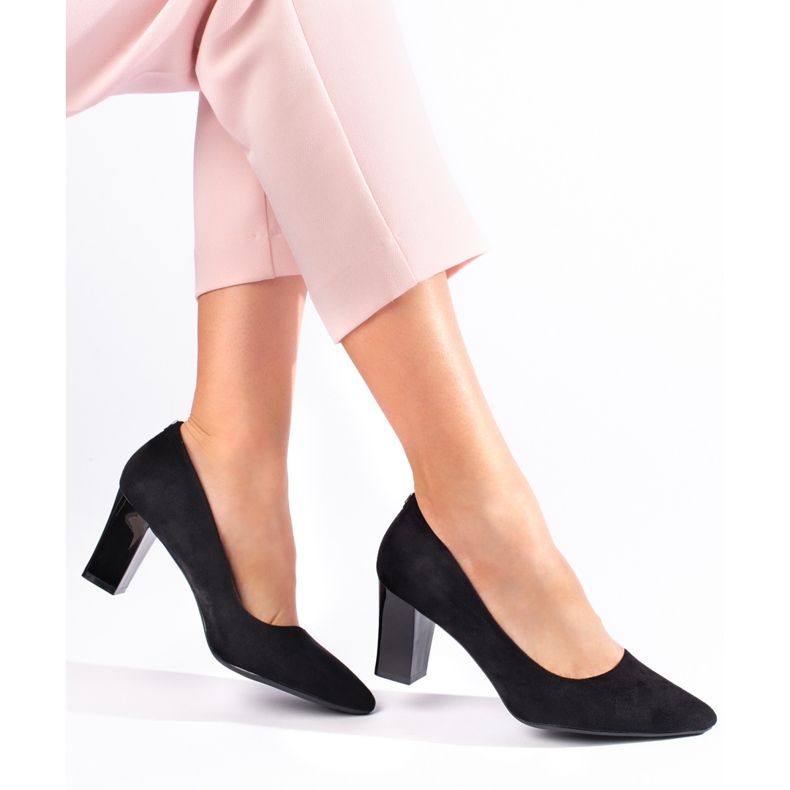 Naisten mustat korkeakorkoiset pumput Sergio Leonelta