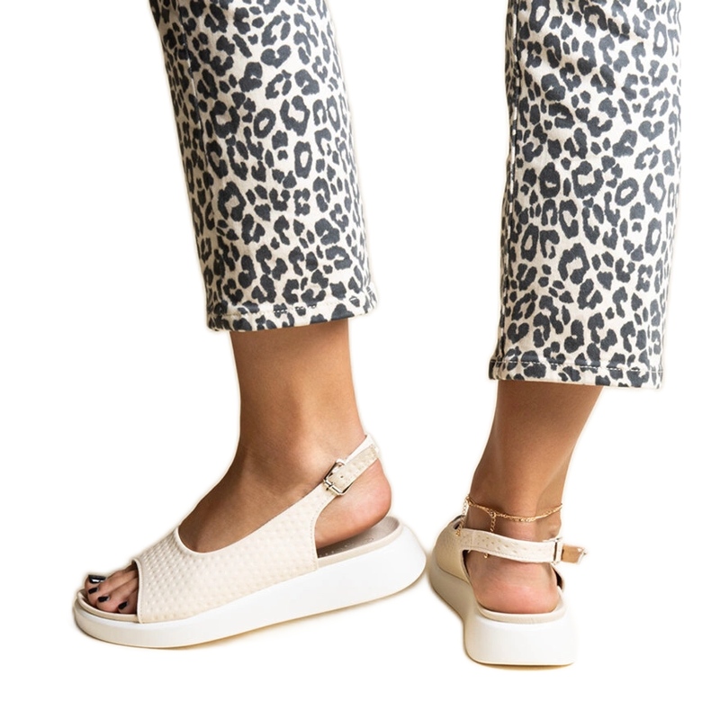 Hamond beige-sandaalit paksulla pohjalla