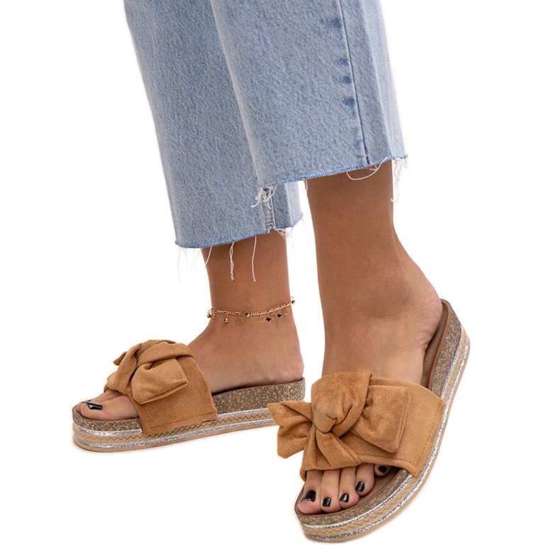 Ruskeat varvastossut massiivisella Peletra-pohjalla