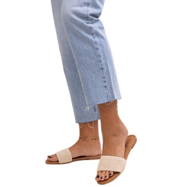 Vaaleanbeiget brodeeratut Marika-tossut