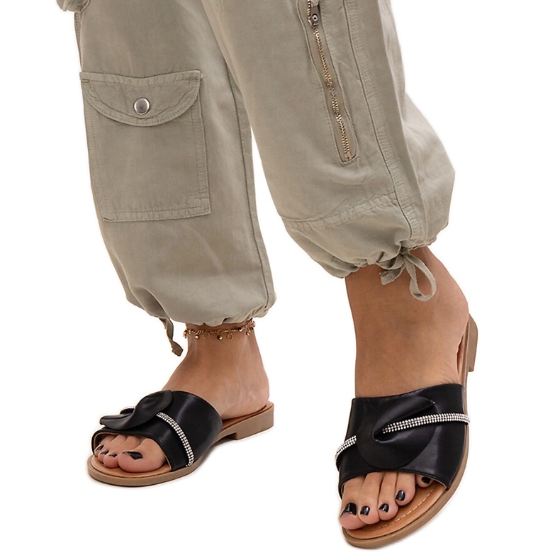 Amari-zirkoneilla koristeltu olkahihna musta