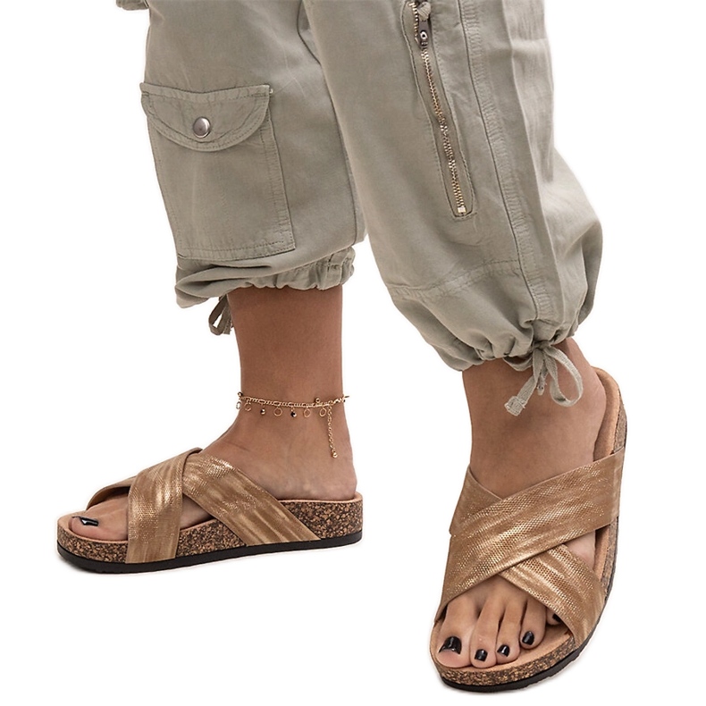 Tossut, joissa Ribera kiiltävä korkkipohja ruskea