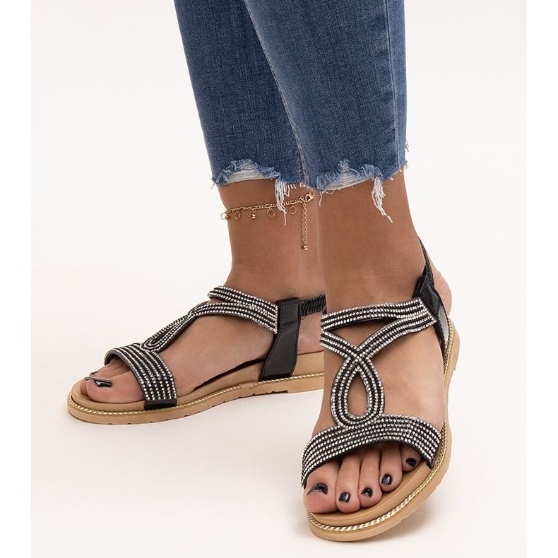 Mustat sandaalit koristeltu Detila-zirkoneilla