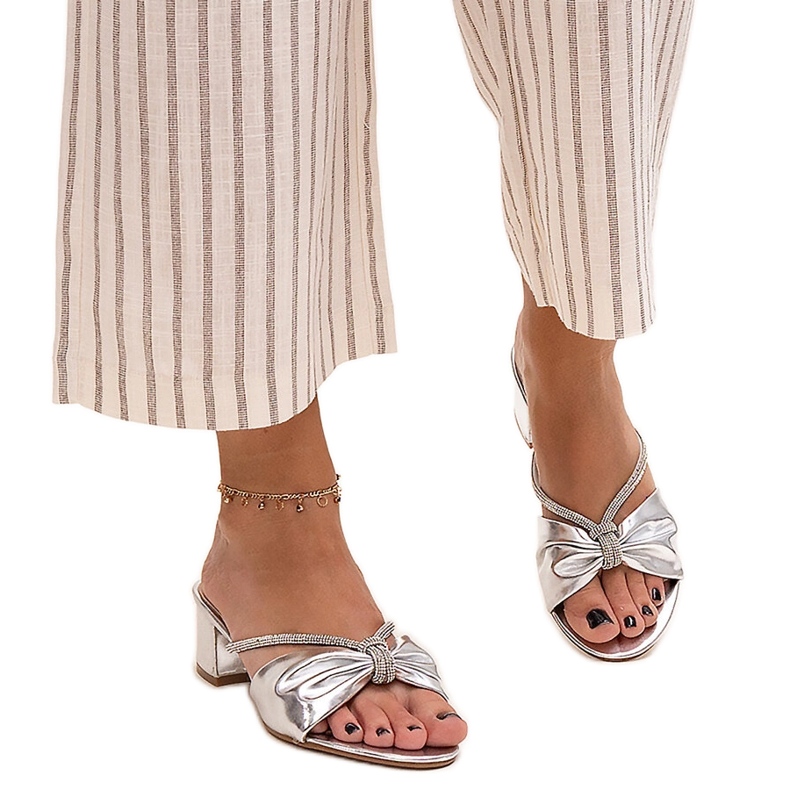 Korkokenkiä muulit koristeltu Anbrani-zirkoneilla hopea