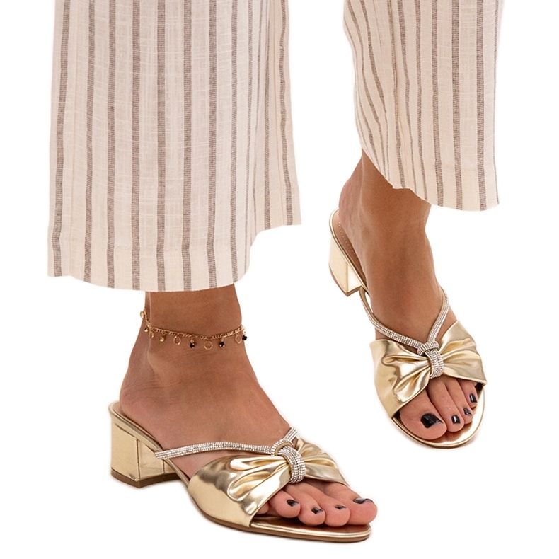 Korkokenkiä muulit koristeltu Anbrani-zirkoneilla kultainen