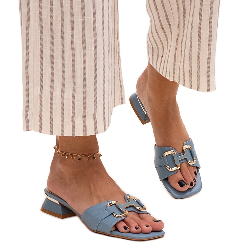 Matalakorkoiset varvastossut koristeellisella Luara-soljella sininen