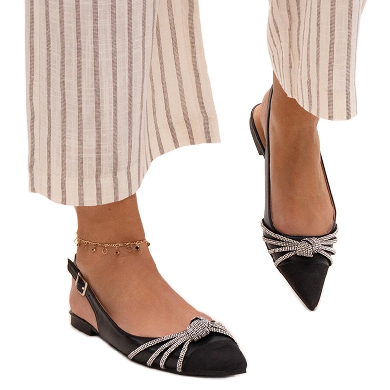 Balettiasunnot teräväkärkisellä ja Sellar strassikivillä musta