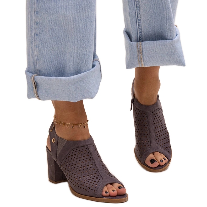 Evento Harjatut korkokengät sandaalit, joissa nahkainen Heilma-pohjallinen harmaa