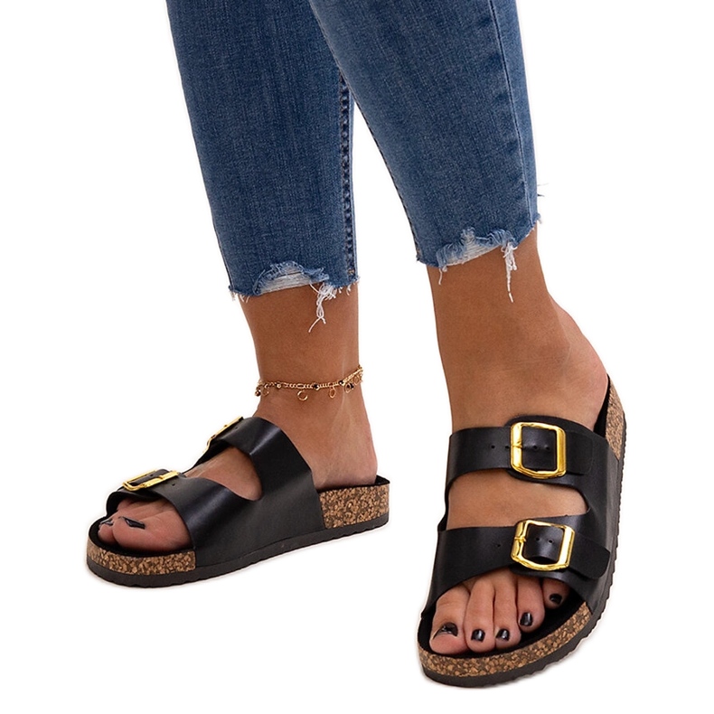 Mustat varvastossut, joissa Oline-korkkipohja