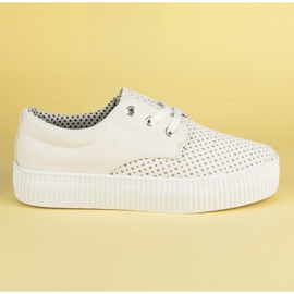 Kylie Lavalla harjakattoiset lenkkarit valkoinen