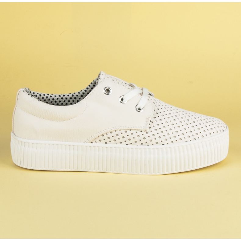 Kylie Lavalla harjakattoiset lenkkarit valkoinen