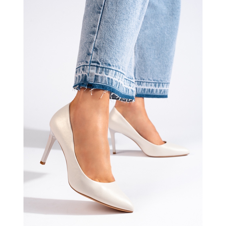 Klassiset valkoiset naisten pumput Sergio Leonelta valkoinen