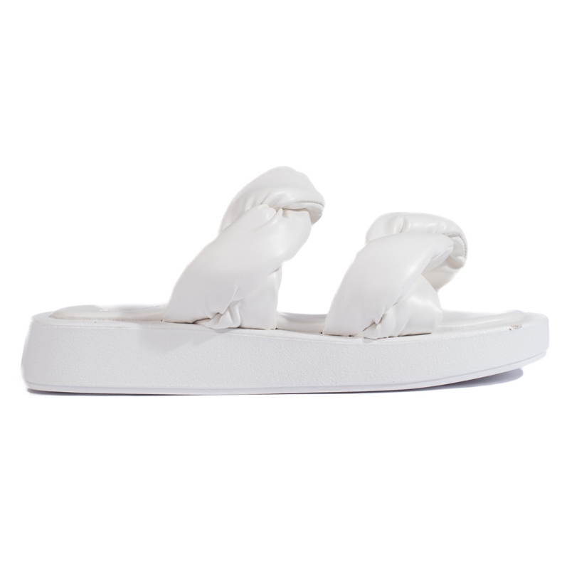 Valkoiset varvastossut paksulla pohjalla valkoinen