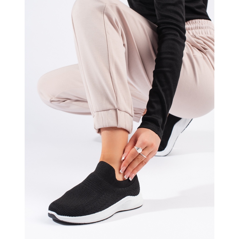 Mustat tekstiililenkkarit