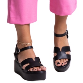 Reema mustat kiila sandaalit Reema mustat kiila sandaalit