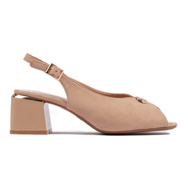 Tyylikkäät beigenväriset mokkanahkakorkoiset sandaalit