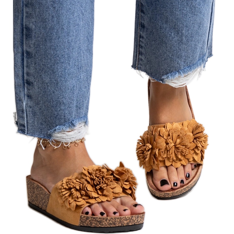 Karamellivarvastossut kukilla Apolonia-tasolla ruskea