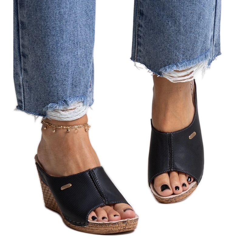 Mustat kiila sandaalit eko-nahasta Penelopina