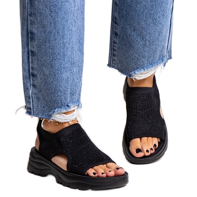 Mustat kankaiset alustasandaalit Delmaren strassilla