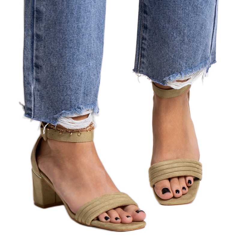 Joharin vihreät matalakorkoiset sandaalit