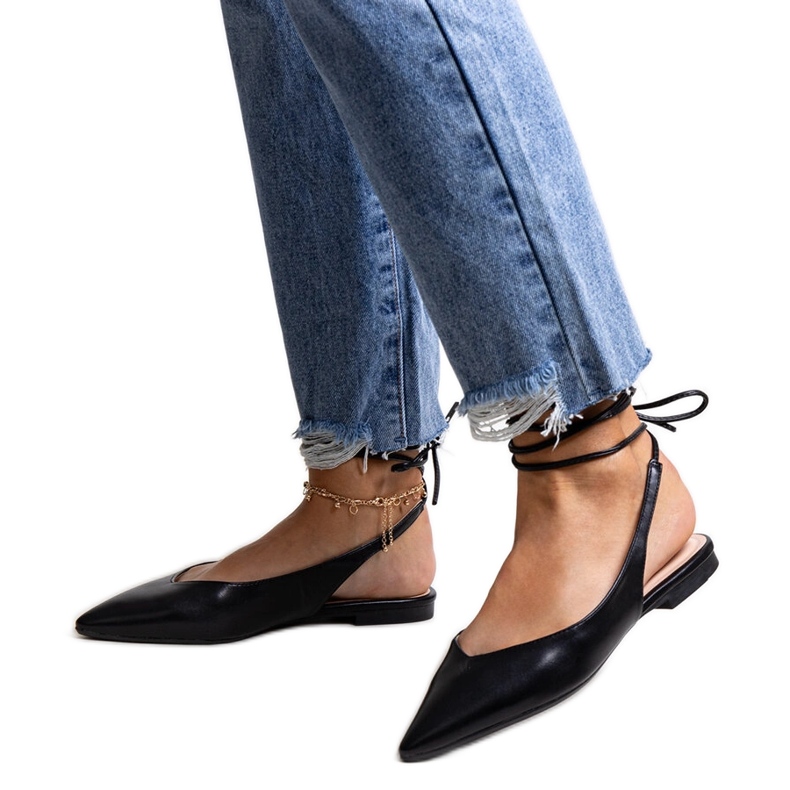 Sidotut mustat balettihousut Batra ekonahasta