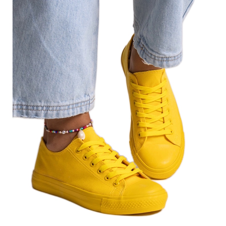 Keltaiset klassiset Nudar-lenkkarit keltainen