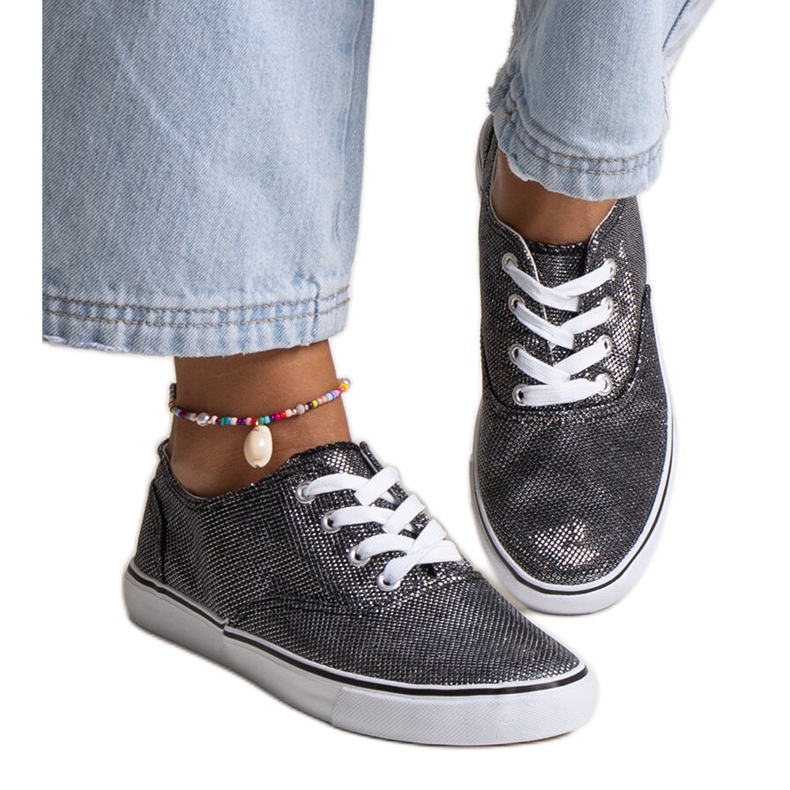 Mustat kiiltävät Carroline-lenkkarit