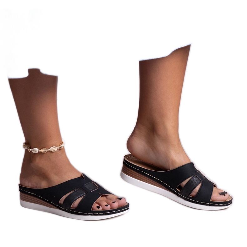 Mustat kevyet Mifsudan tossut matalalla kiilalla