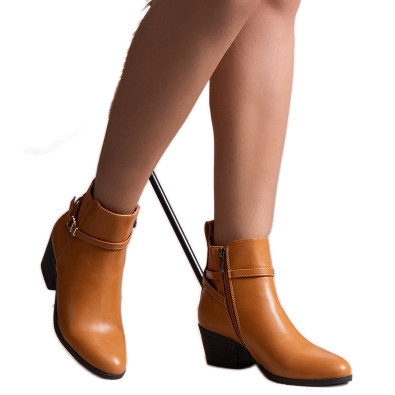 Ibdisin ruskeat nilkkurit