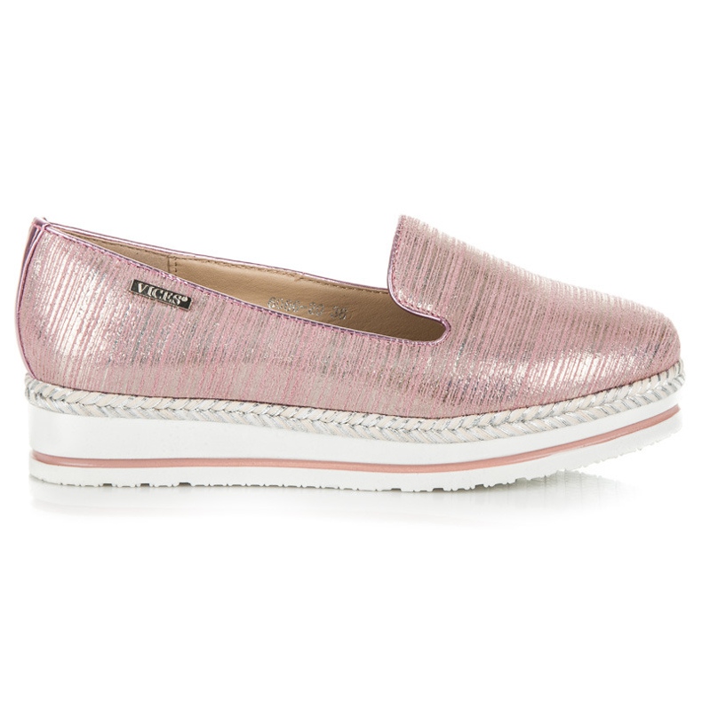 Vices Lordsy alustalla vaaleanpunainen