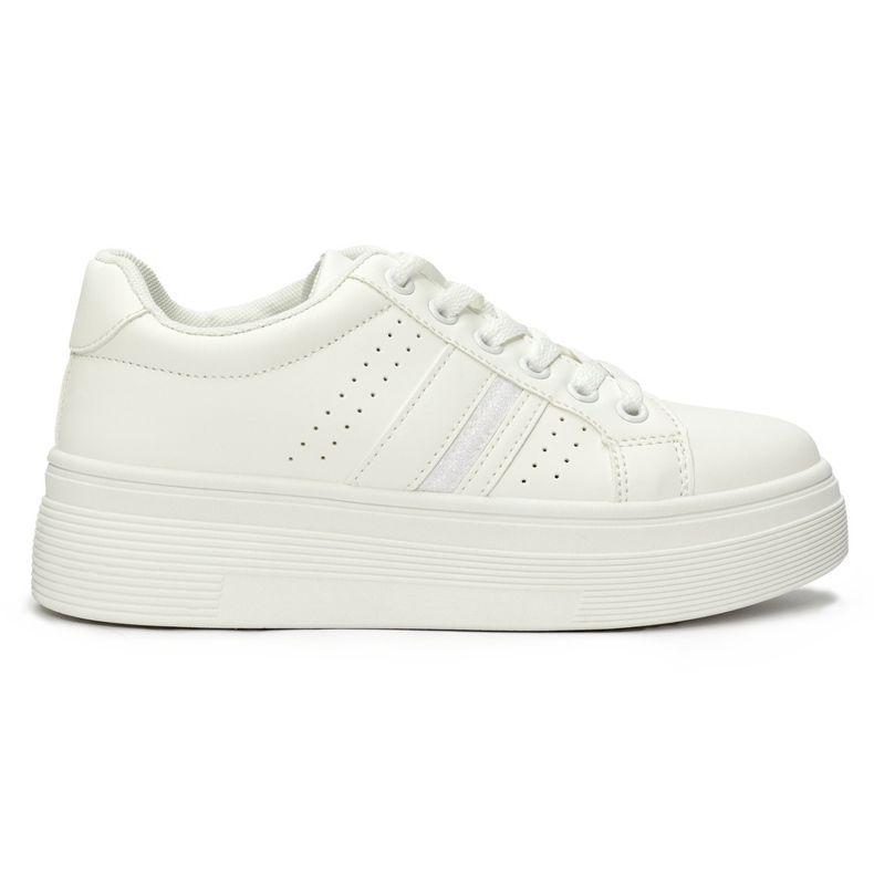 Valkoiset urheilulenkkarit alustalla valkoinen