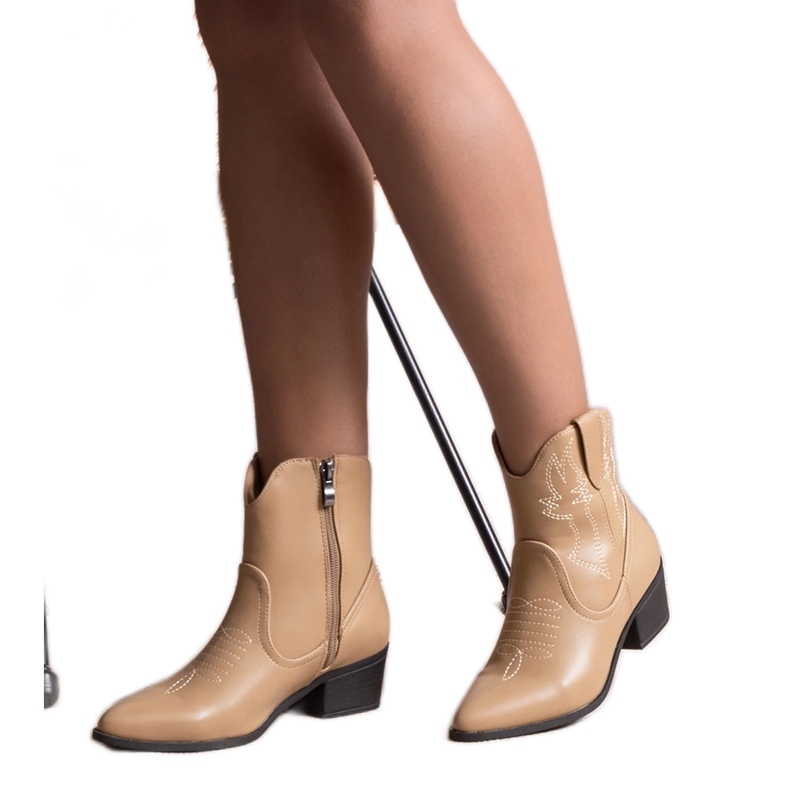 Madia beiget cowboysaappaat