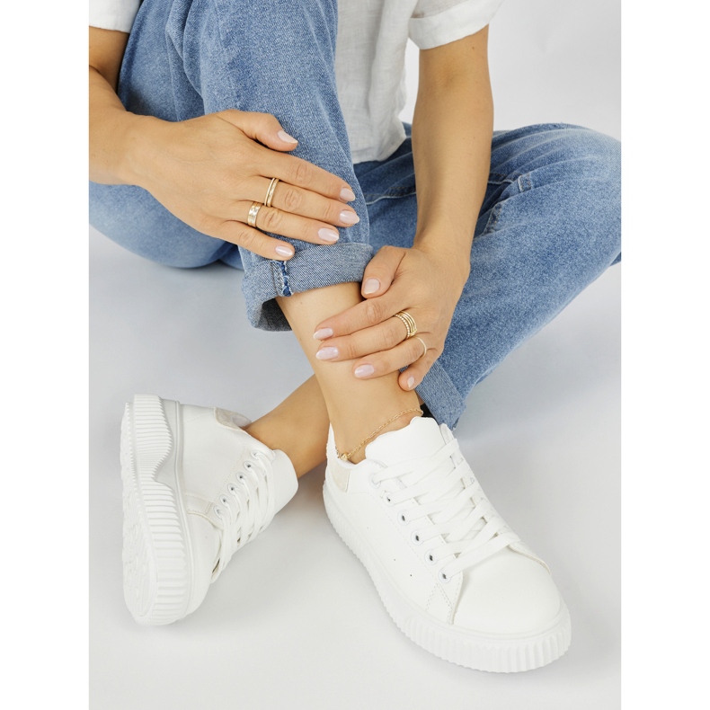 Valkoiset naisten tennarit beige-elementillä valkoinen