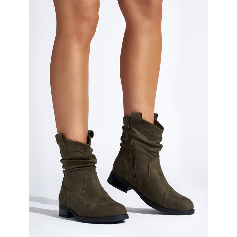 Tummanvihreät röyhelöiset mokkanahkanilkkurit