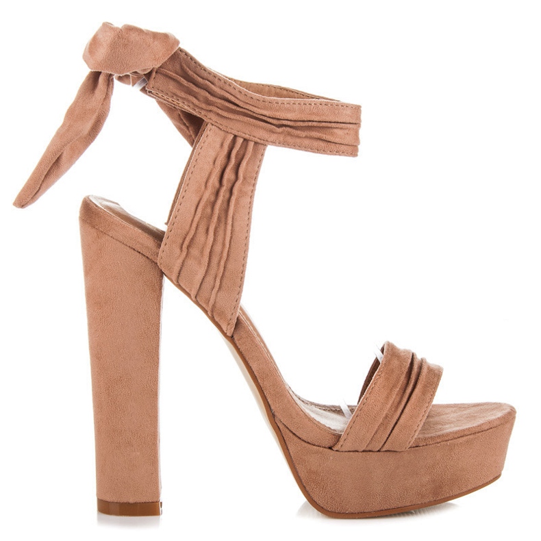 Comer Sandaalit alustalla sitovilla ruskea