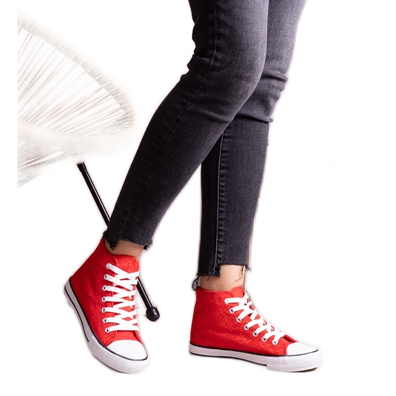 Bonifakiman punaiset korkeat tennarit pitsillä punainen