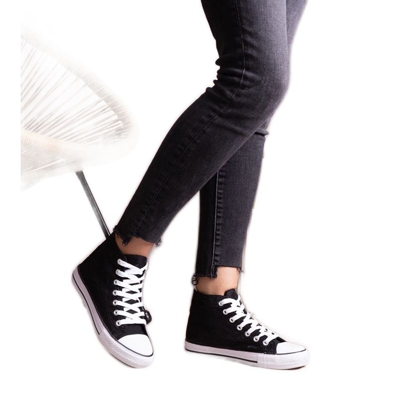 Bonifakiman mustat pitsiset lenkkarit