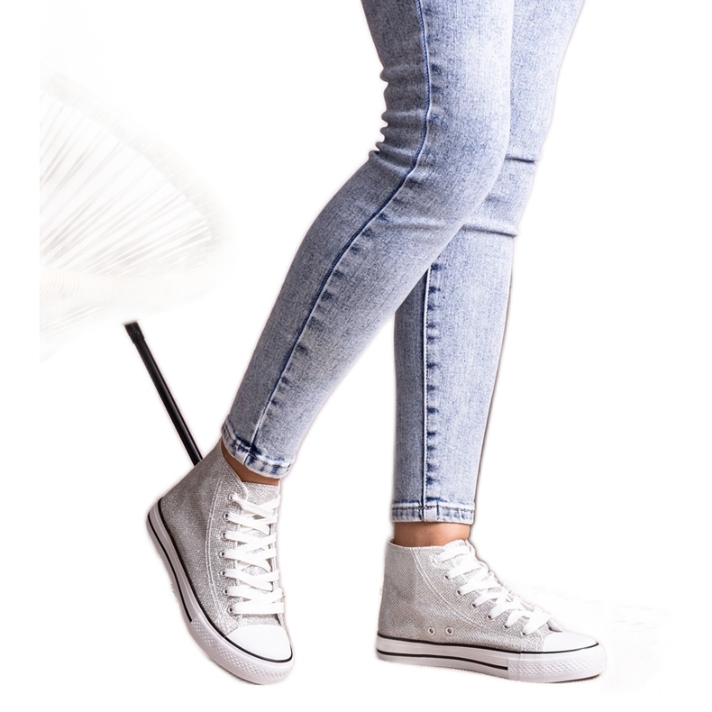 Hopean kiiltävät Ranifalin korkeat tennarit