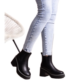 Lidean mustat nilkkurit