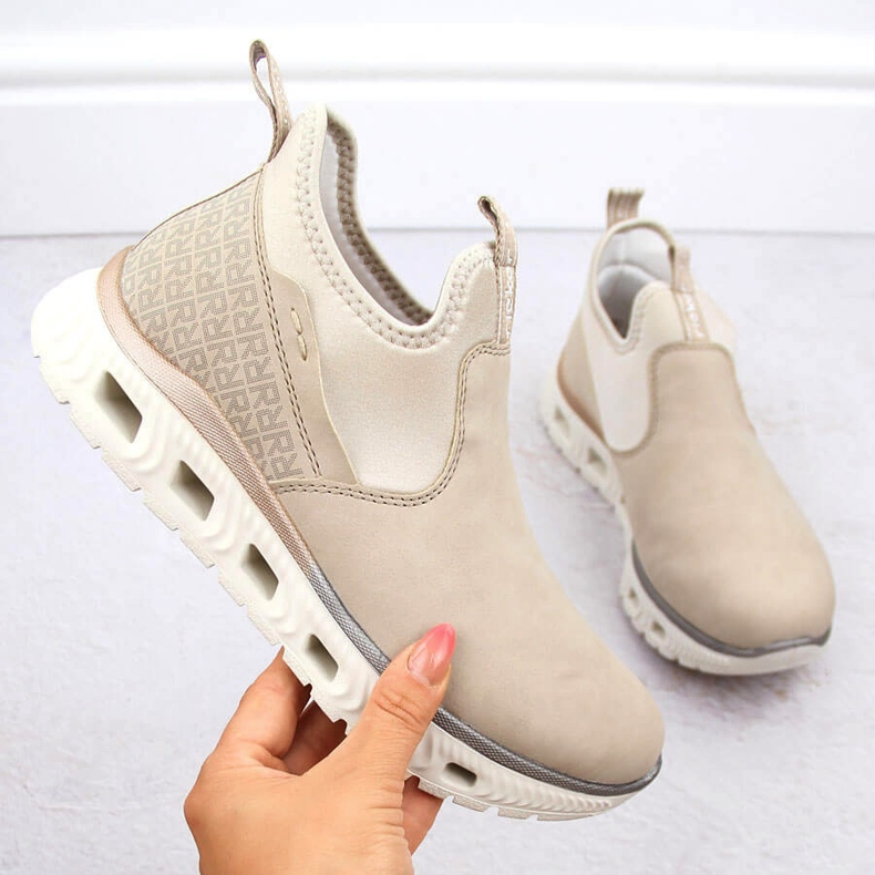 Naisten mukavat, korkeavartiset, beige-slip-on kengät Rieker M6053-62
