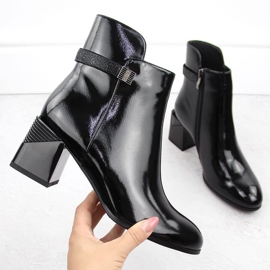 Mustat kiiltonahkaiset nilkkurit koristekorolla D&amp;A S.Barski Premium Collection MR880-140