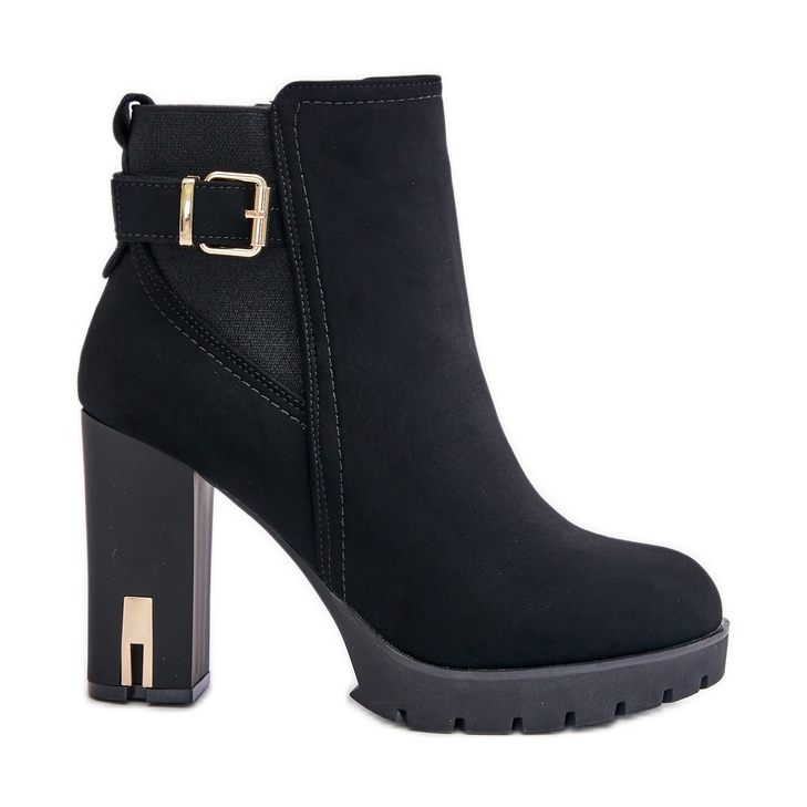 Naisten saappaat, joissa kullanvärinen solki ja korkea kantapää, eristetty musta Erilanes