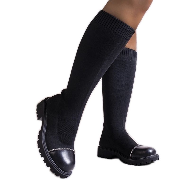 Mustat saappaat koristeltu Sayega-zirkoneilla